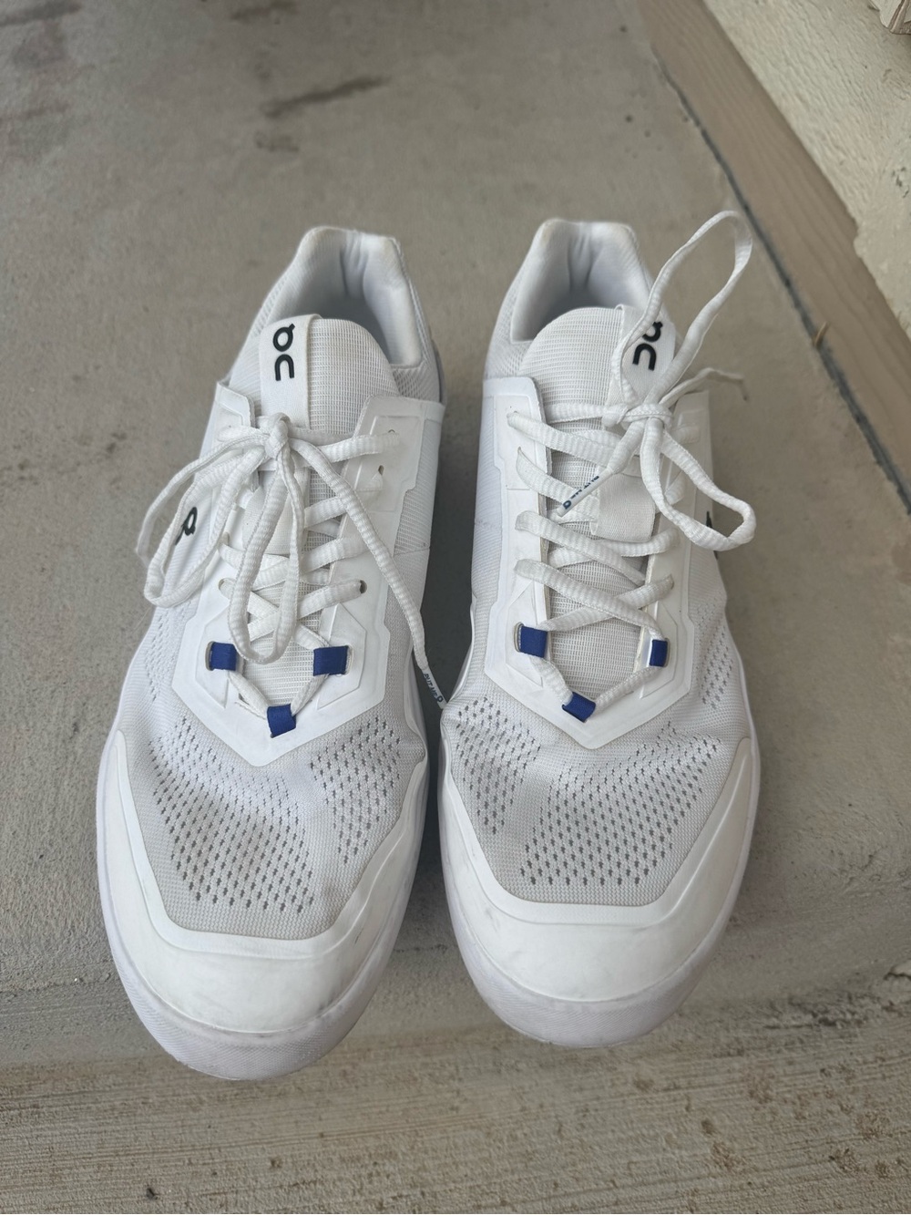 On Running “Roger” White Athletic Sneakers with Blue Accents Mens 10